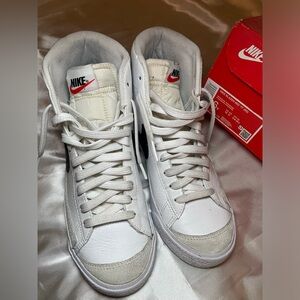 Nike White and Black High-Tops